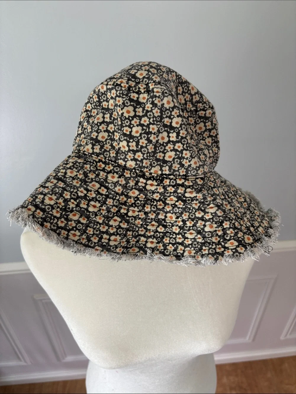 Natural Life Floral Frayed Bucket Hat Black Daisy Print Cottagecore Boho